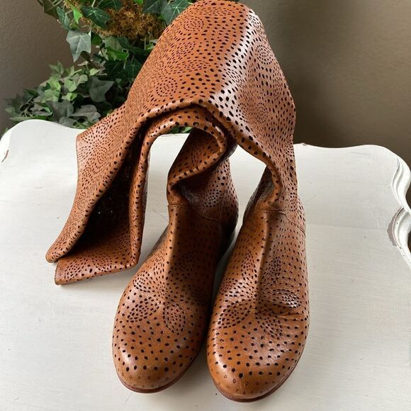 PAOLA FRANI Perforated Tall Leather Boots Made in Italy Size 6 EUC - Picture 15 of 16